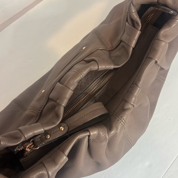 B. Makowsky Mocha Taupe Brown Leather Gathered Leather Shoulder Bag Satchel - Picture 6 of 10